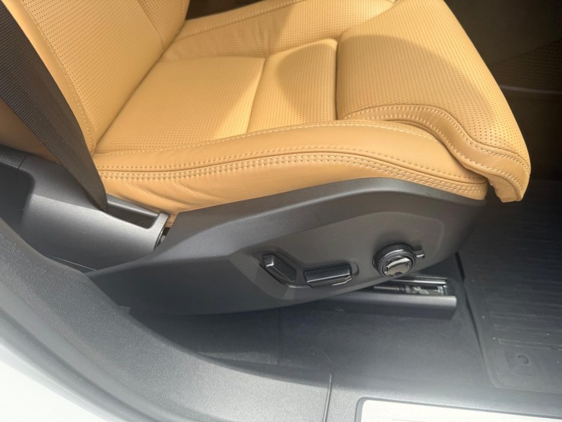 Volvo XC60 Vehicle Image 19