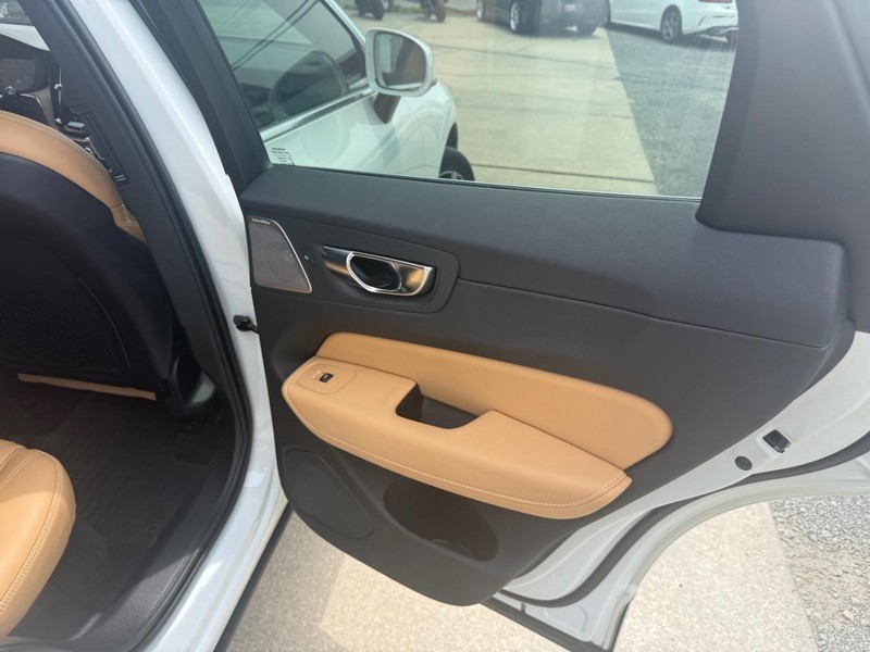 Volvo XC60 Vehicle Image 21