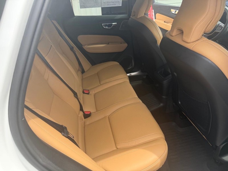 Volvo XC60 Vehicle Image 22
