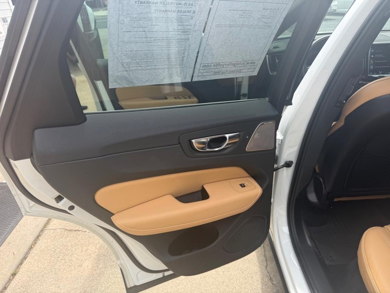 Volvo XC60 Vehicle Image 23