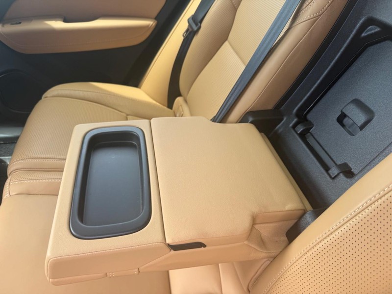 Volvo XC60 Vehicle Image 25