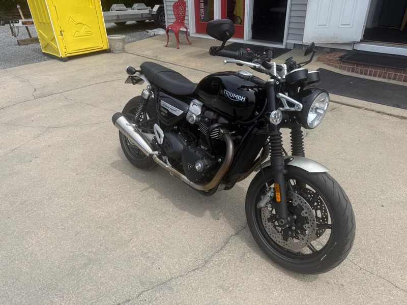 Triumph SPEED TWIN Vehicle Image 02