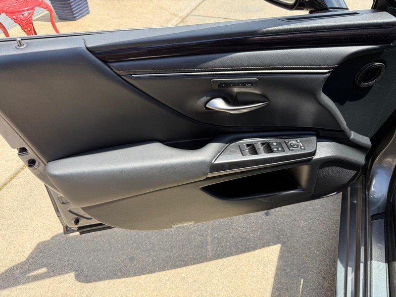 Lexus ES Vehicle Image 05