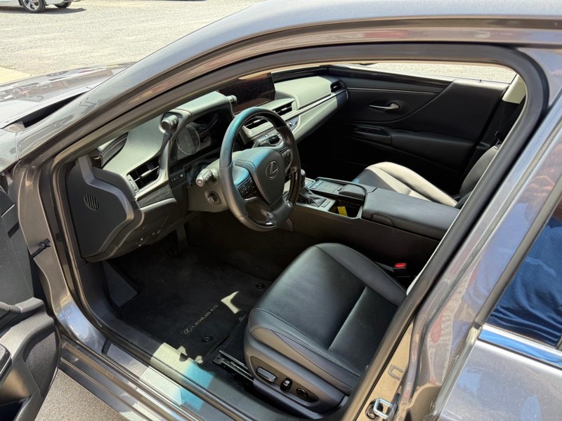Lexus ES Vehicle Image 08