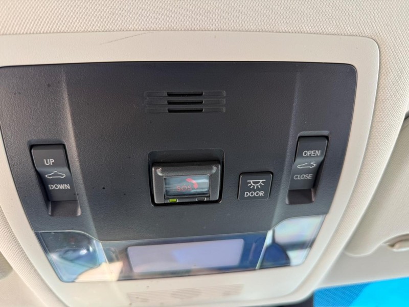 Lexus ES Vehicle Image 14