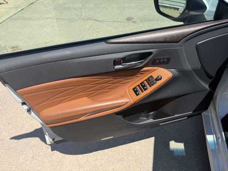 Toyota Avalon Vehicle Image 05