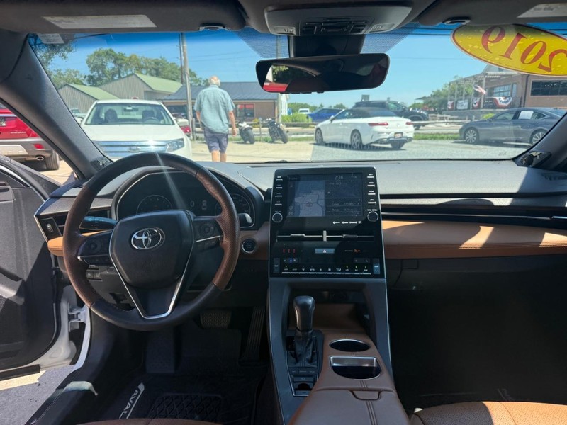Toyota Avalon Vehicle Image 10