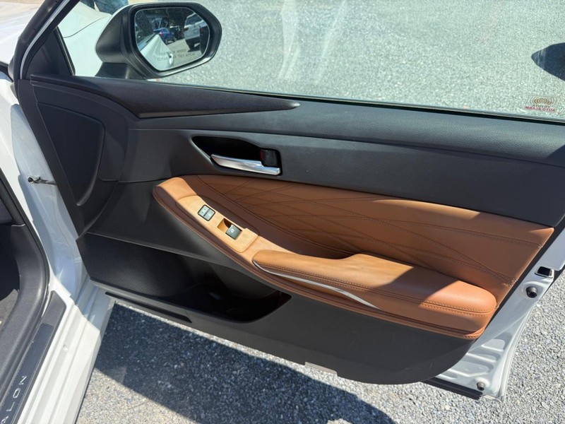 Toyota Avalon Vehicle Image 13