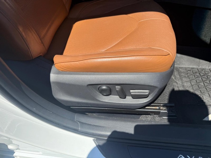 Toyota Avalon Vehicle Image 14