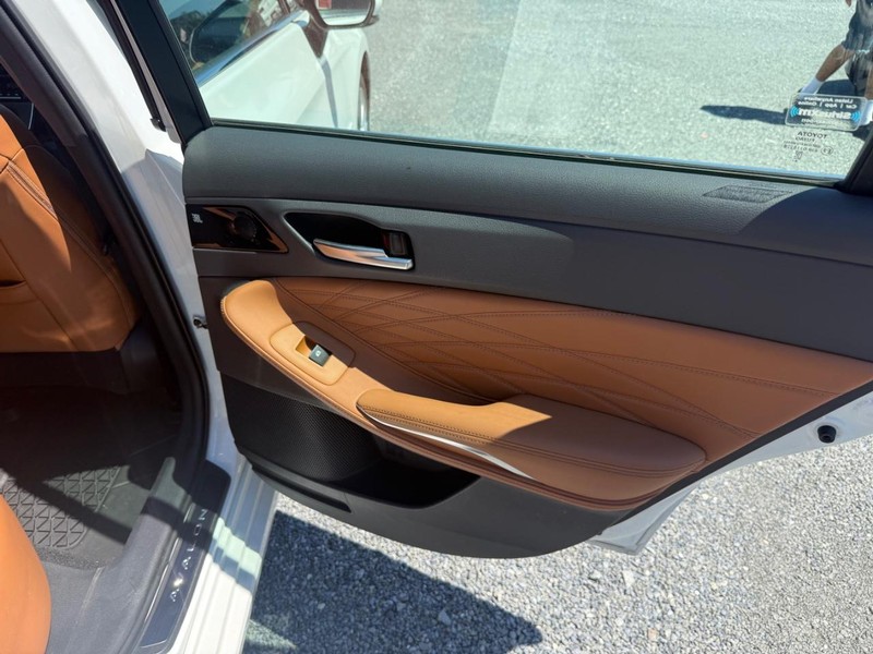 Toyota Avalon Vehicle Image 17