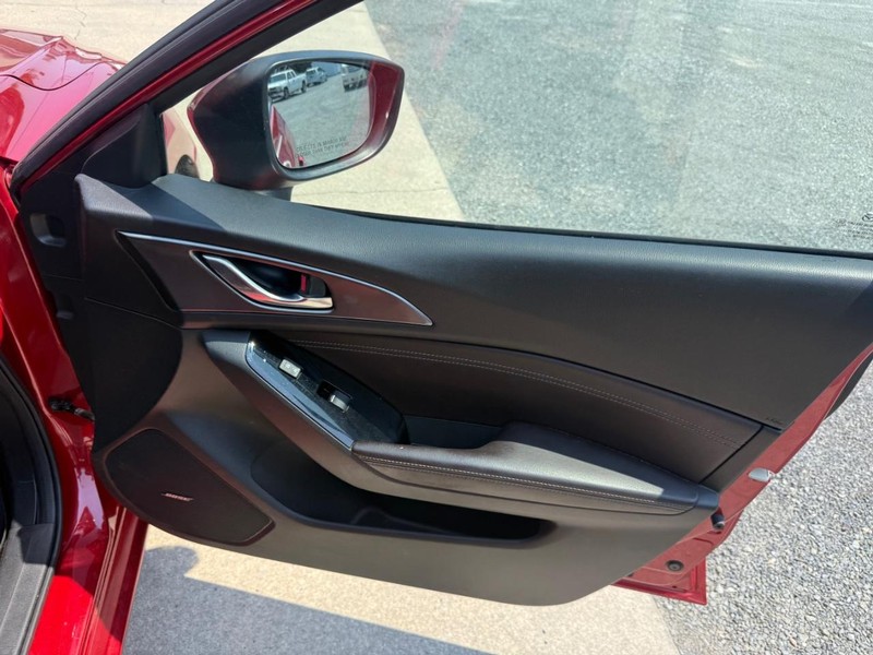 Mazda 3 Vehicle Image 18