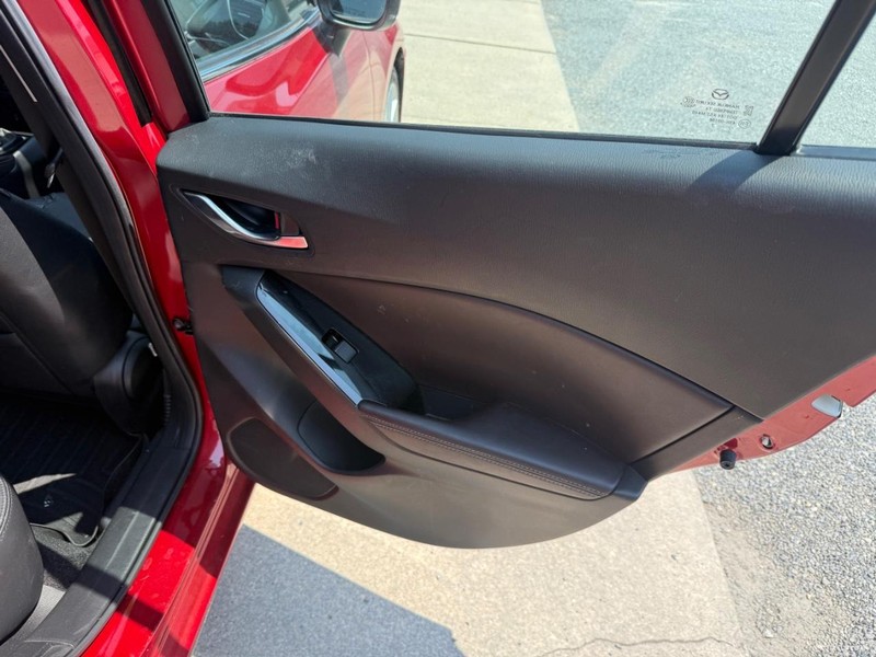Mazda 3 Vehicle Image 21