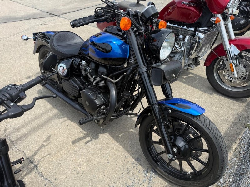 Triumph Bonneville Vehicle Image 02