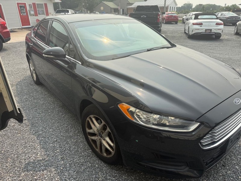 Ford Fusion Vehicle Image 02