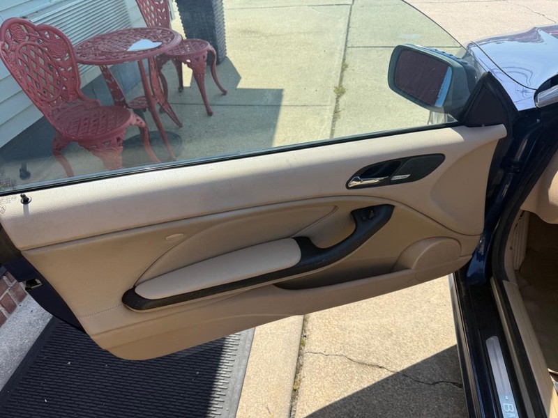 BMW 330 Vehicle Image 06