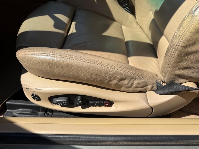 BMW 330 Vehicle Image 07