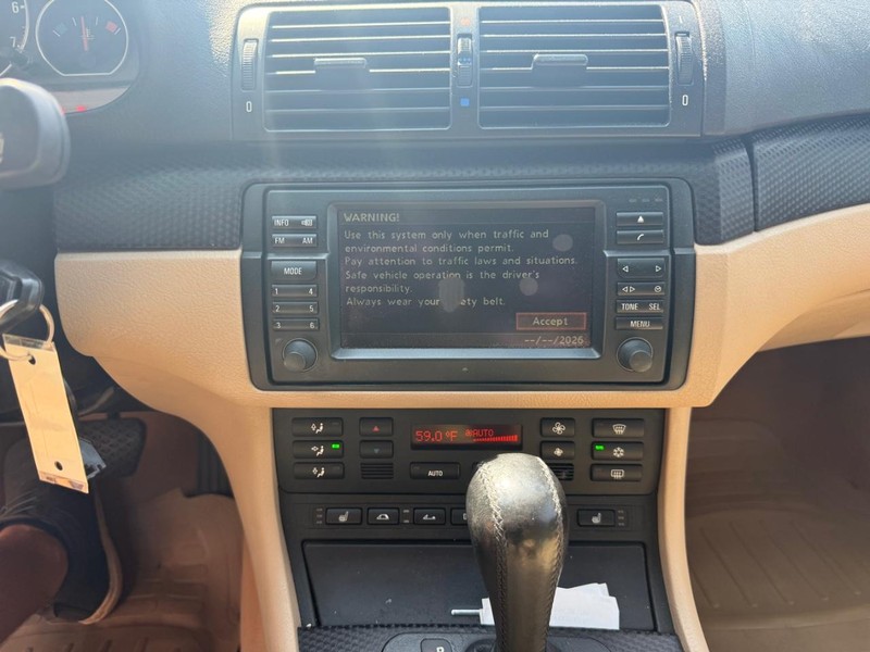 BMW 330 Vehicle Image 12