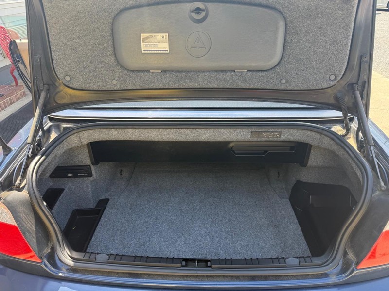 BMW 330 Vehicle Image 16