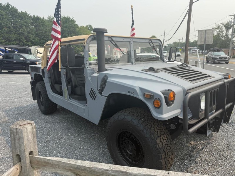 HUMMER M998 Vehicle Image 02