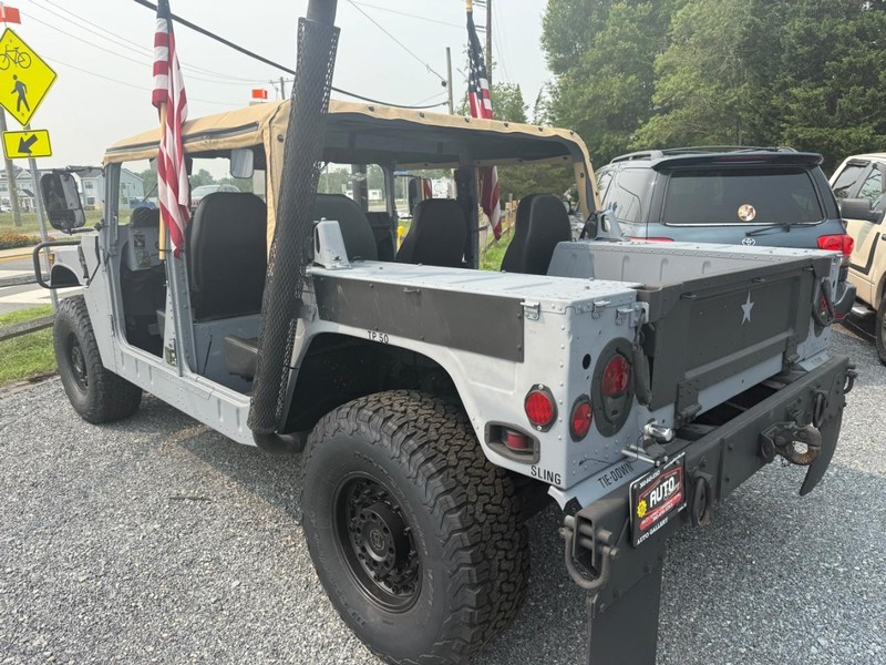 HUMMER M998 Vehicle Image 04