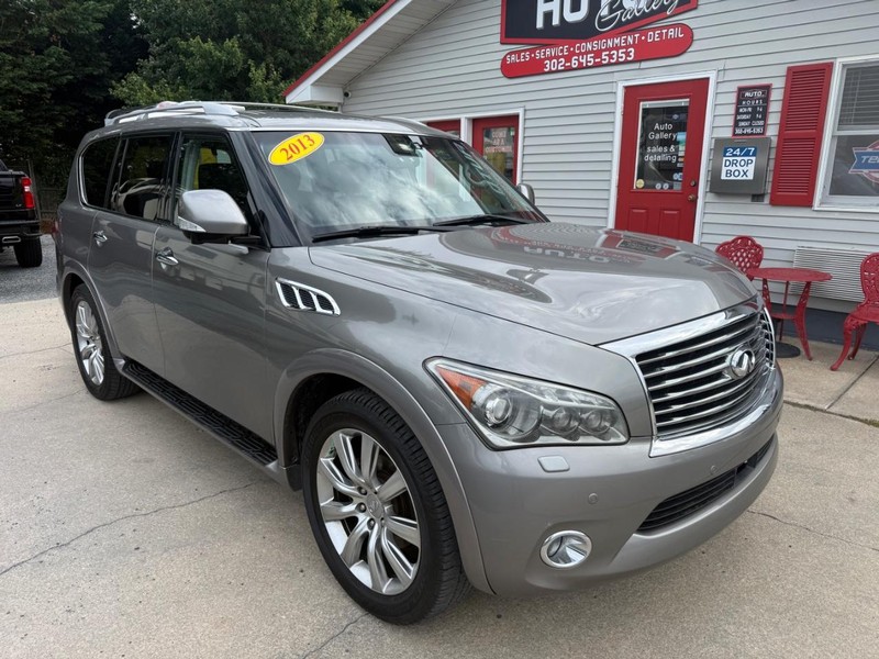 INFINITI QX56 Vehicle Image 02