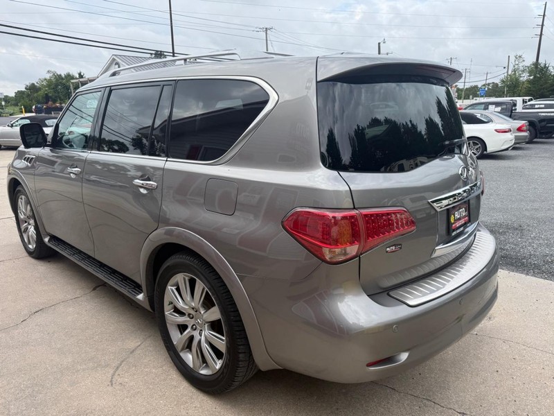 INFINITI QX56 Vehicle Image 04