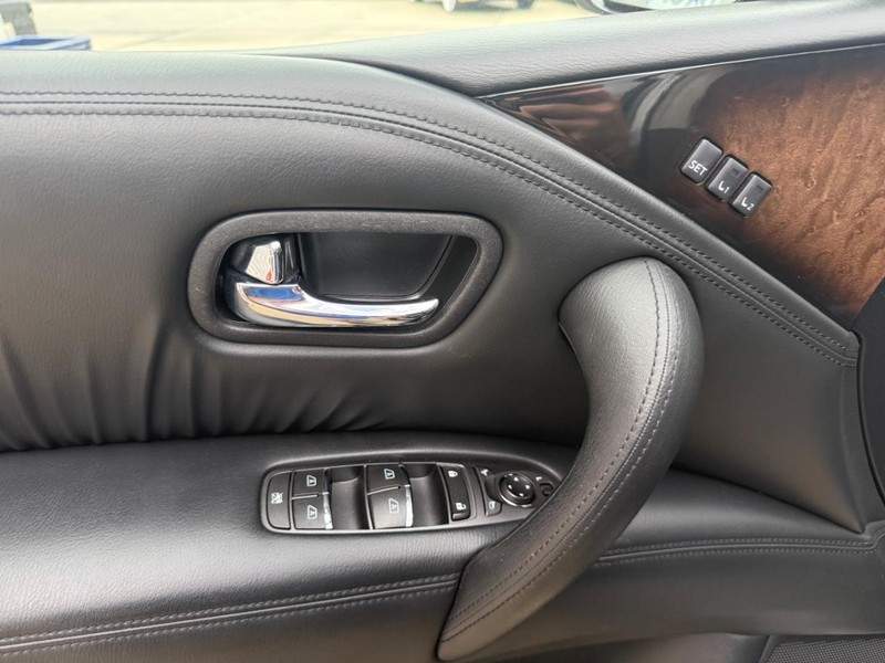 INFINITI QX56 Vehicle Image 06