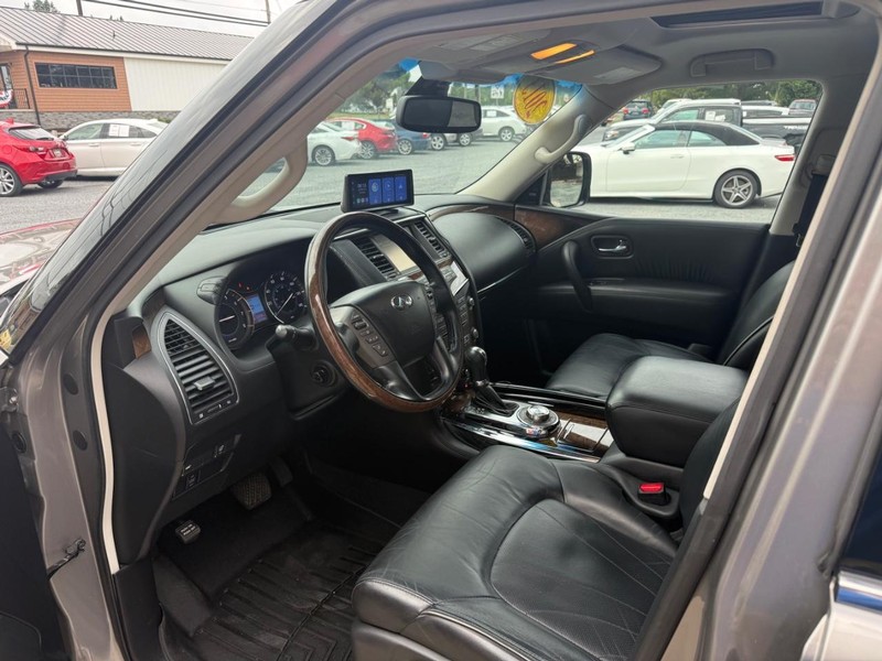 INFINITI QX56 Vehicle Image 07