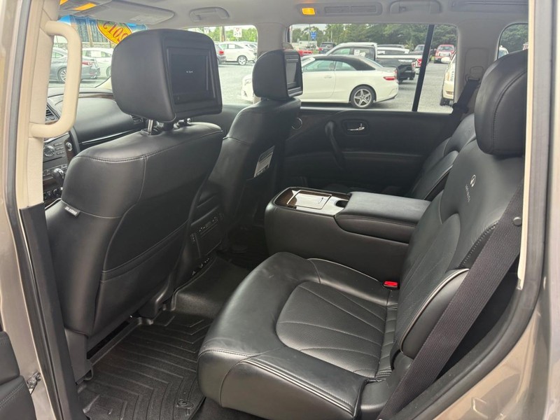 INFINITI QX56 Vehicle Image 14