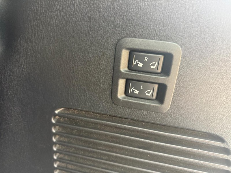 INFINITI QX56 Vehicle Image 17