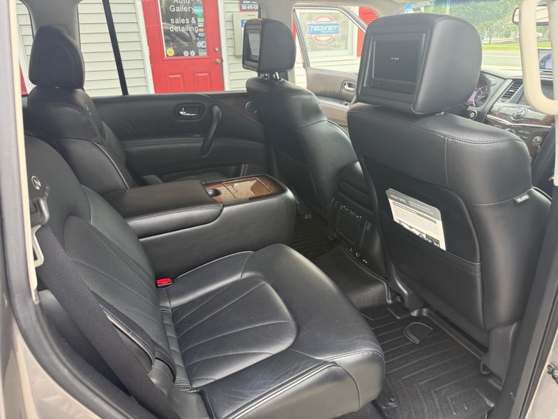 INFINITI QX56 Vehicle Image 19