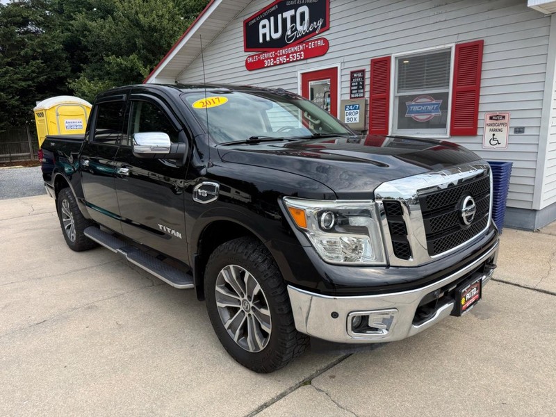 Nissan Titan Vehicle Image 02