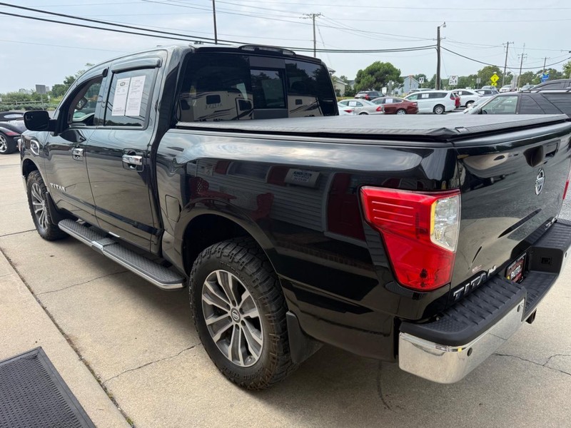 Nissan Titan Vehicle Image 04