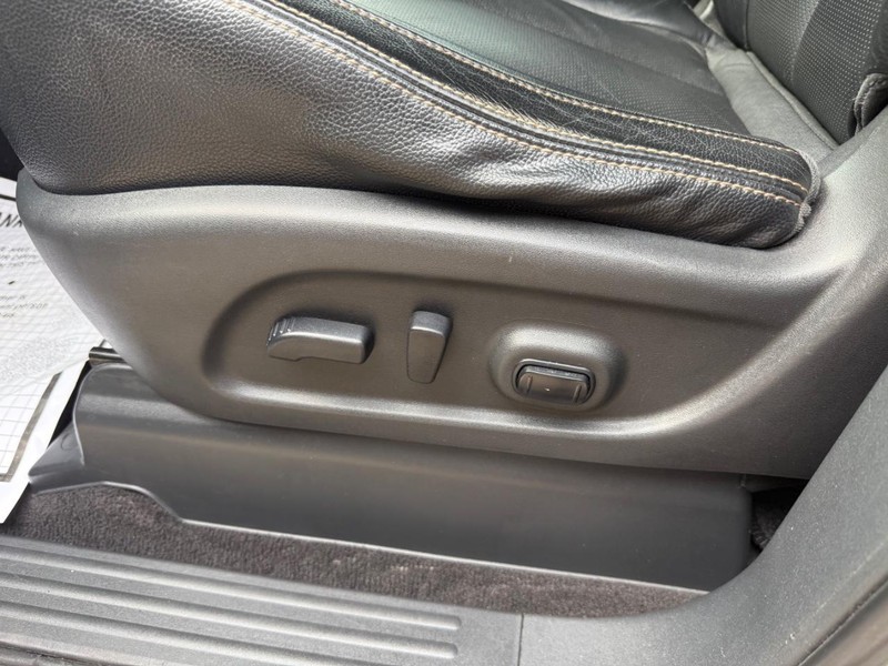 Nissan Titan Vehicle Image 08