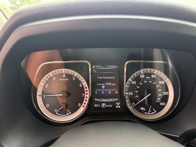 Nissan Titan Vehicle Image 10