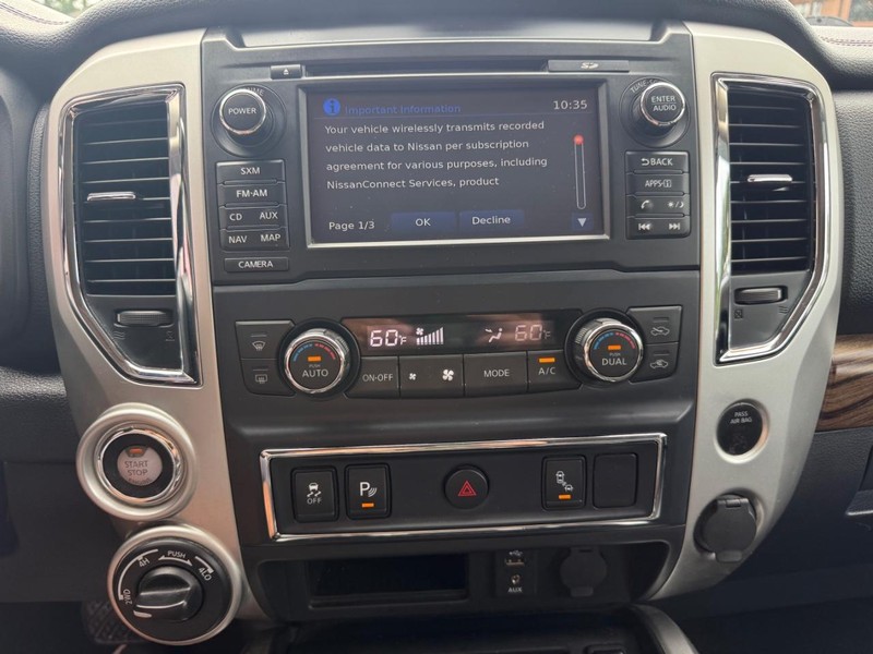Nissan Titan Vehicle Image 11