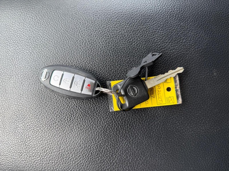 Nissan Titan Vehicle Image 13