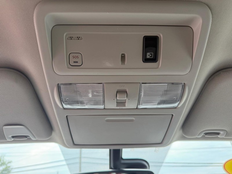 Nissan Titan Vehicle Image 14
