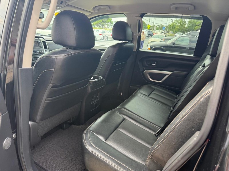 Nissan Titan Vehicle Image 16