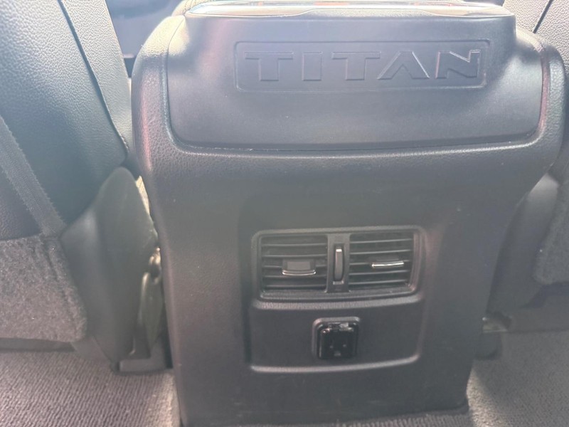 Nissan Titan Vehicle Image 17