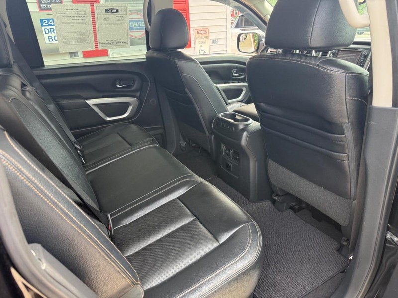 Nissan Titan Vehicle Image 19