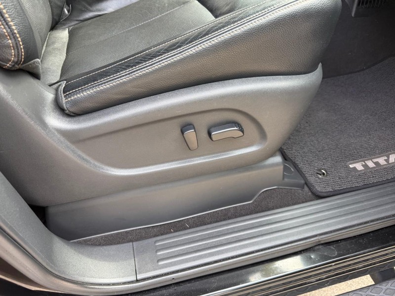 Nissan Titan Vehicle Image 22