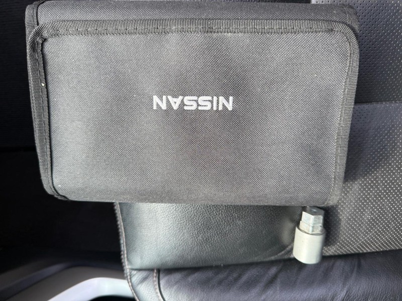 Nissan Titan Vehicle Image 23