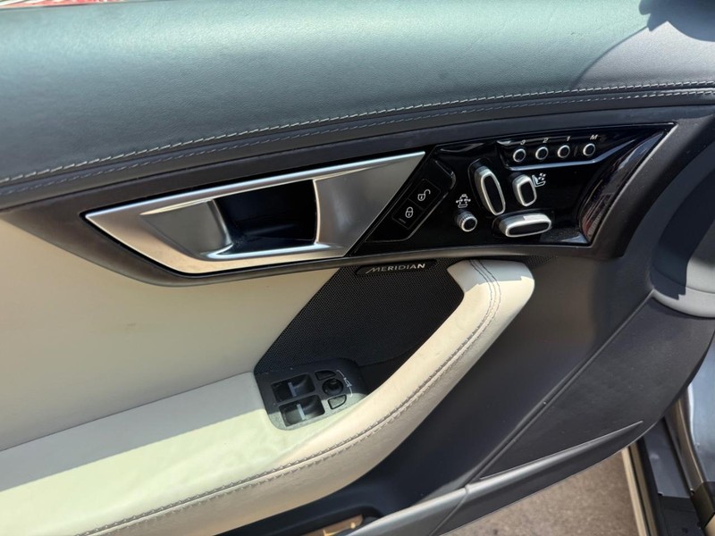 Jaguar F-Type Vehicle Image 10