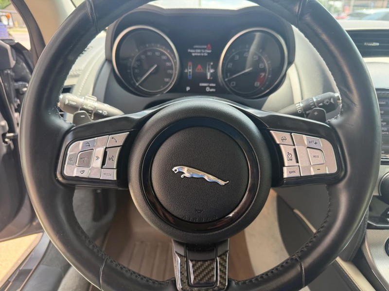 Jaguar F-Type Vehicle Image 13