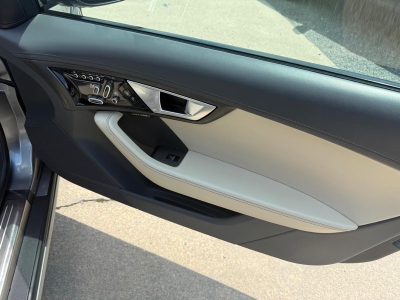 Jaguar F-Type Vehicle Image 16