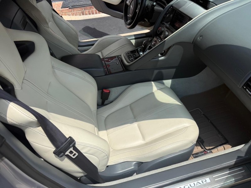 Jaguar F-Type Vehicle Image 17
