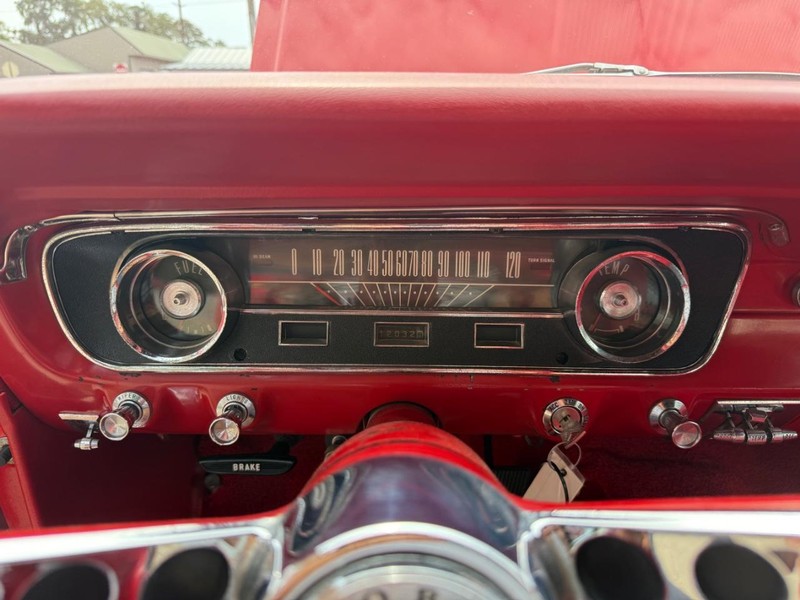 Ford Mustang Vehicle Image 08