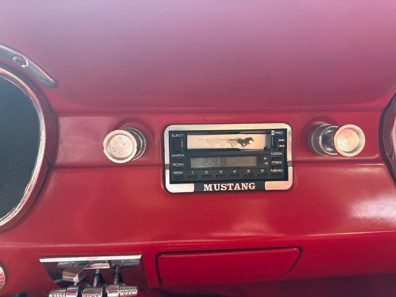 Ford Mustang Vehicle Image 09