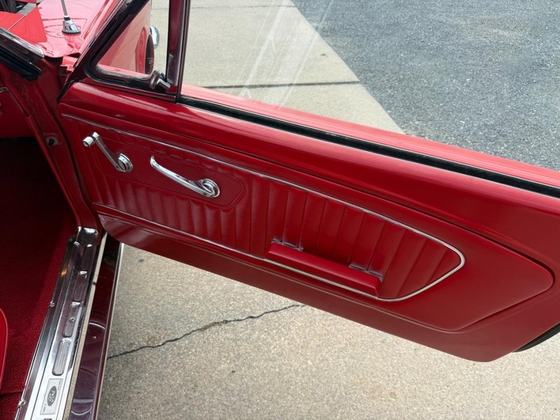 Ford Mustang Vehicle Image 15